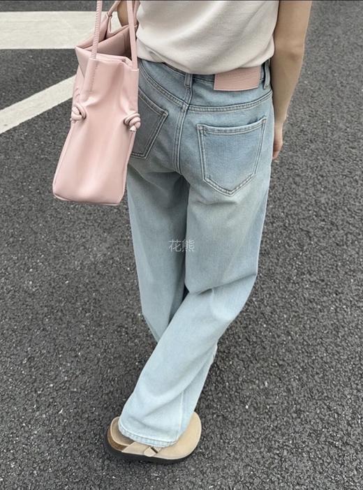【小粉牌月光蓝牛仔裤】最软的牛仔裤!日常搭配衬衫/T恤也能轻松get时髦感 直筒长裤版型，修饰腿型，显腿长 纹理顺滑，不勾丝不闷热，清洗十分方便 商品图3