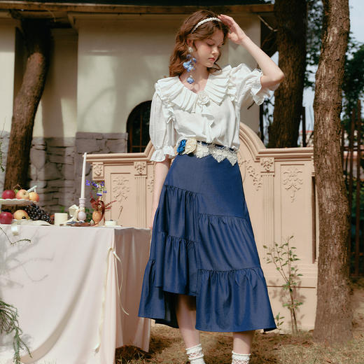 两三事 夏夜晚风 2025春季新款不规则荷叶边裙摆花朵腰带半身裙 商品图1