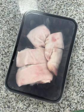 现切半片猪脚现切29.8元1盒（半个切块约1.5斤）次日到