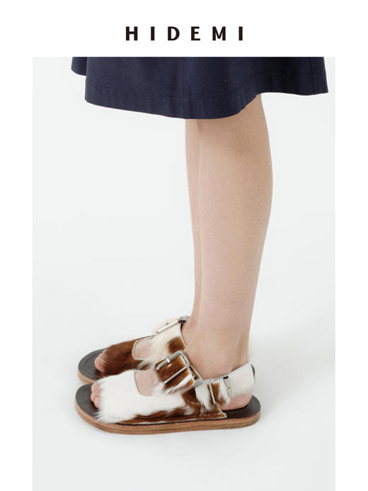 HIDEMI 进口牛毛动物纹系列金属扣大脚板中厚底设计感怪诞凉鞋 商品图6