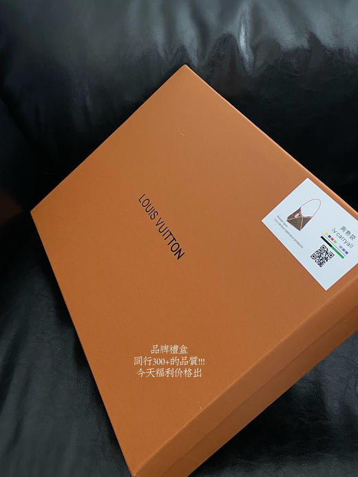 【驴家Carryall托特包】必须列入最爱包名单飞越背越香 随意感真的无敌，容量日常物品都装的下， 质感舒适 手感细腻，五金logo 肩带 特别是背出去逛街没有撞包那感觉是忒爽! 商品图2