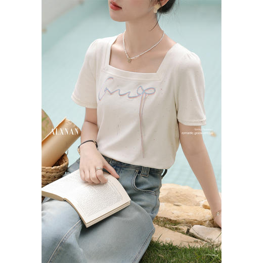 鹿向南「虹趣浅夏」杏色方领T恤2025夏季新款时尚短袖上衣女L53706 商品图4