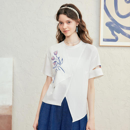 两三事 蓄香作诗 2025春季新款印花不对称下摆绑带镂空短袖t恤女 商品图1