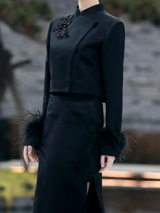 盛唐牡丹| 黑色法绣丝毛外套 商品图1