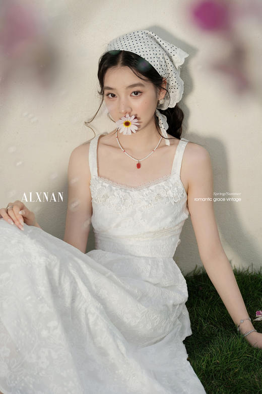 鹿向南「花间絮语」法式白色吊带连衣裙女夏季高级感显瘦长裙子L53731 商品图5