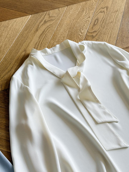 The*y同步 飘带V领纯色长袖衬衫【包邮+三天无理由退换】 商品图11