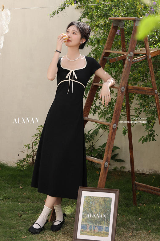 鹿向南「纸片人」复古优雅黑色方领系带中长款裙子2025夏连衣裙
 商品图5