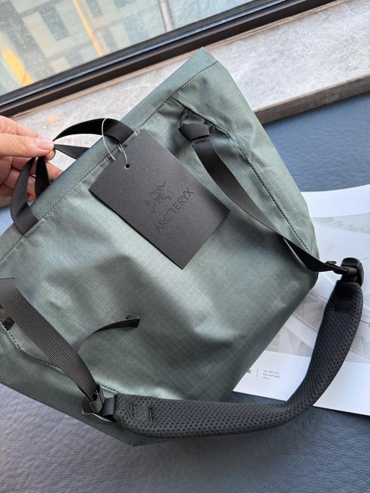 点此购买 始祖鸟男女款单肩斜挎手提信封邮差包 xj 312378 商品图13