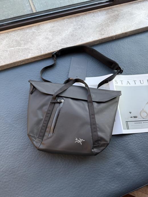 点此购买 始祖鸟男女款单肩斜挎手提信封邮差包 xj 312378 商品图6