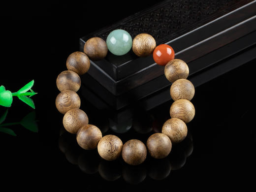 XY0150沉香非洲翠南红手串 商品图3