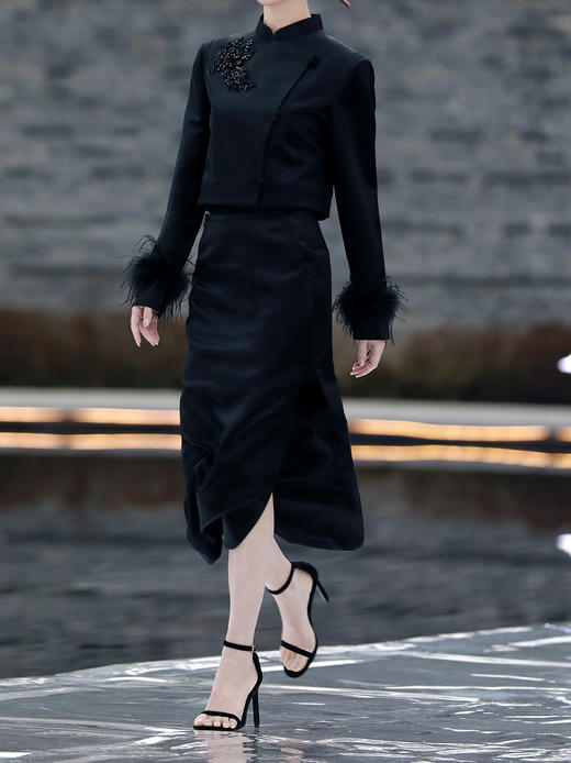 盛唐牡丹| 黑色法绣丝毛外套 商品图2