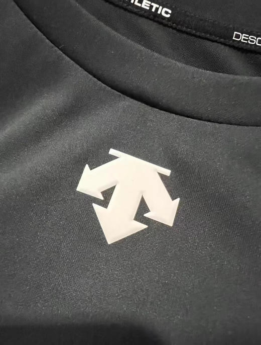 原单正品迪桑特 针织 运动圆领长袖
吊牌三标齐全
哑光黑 
尺码：M L XL XXL XXXL 商品图7