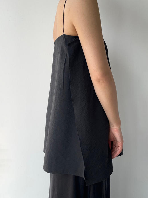 DONSEE10｜DS10SS2502-B 黑色垂褶质感吊带上衣 商品图2