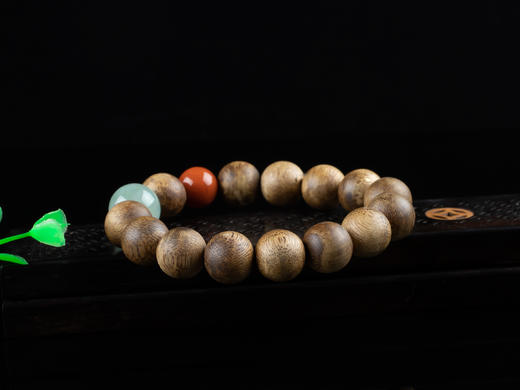 XY0150沉香非洲翠南红手串 商品图4