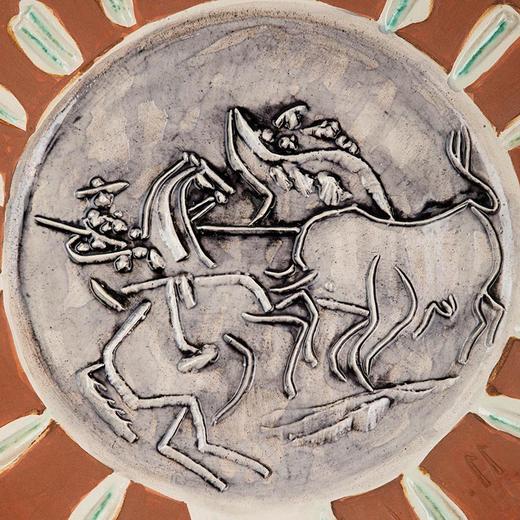 【已售】独角鹿西洋古董 1959年代西班牙艺术巨匠与法国Madoura工坊合作出品限量装饰陶盘「Scène de tauromachie (A.R.410) 斗牛场景 410」 商品图2