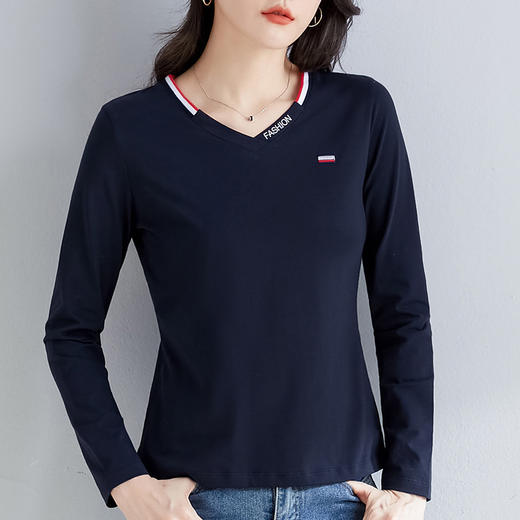 雀说白色V领内搭打底衫修身显瘦T恤女新款外穿长袖薄款上衣ALS82230107 商品图1