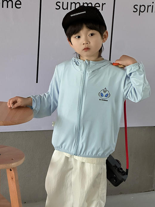 🏆今天就给妈妈们推荐1件防晒装备！🆙【儿童冰爽凉感卡通趣味变光防晒服5062】 🔥防晒、凉感、超薄透气又好看，✨优秀的儿童防晒衣原来是这样的！ 商品图0