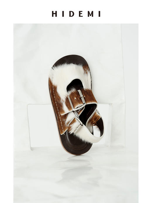 HIDEMI 进口牛毛动物纹系列金属扣大脚板中厚底设计感怪诞凉鞋 商品图0