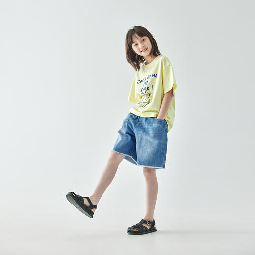 棵初2025年夏季新款童装休闲直筒裤中大童经典磨白毛须边牛仔短裤 商品图3