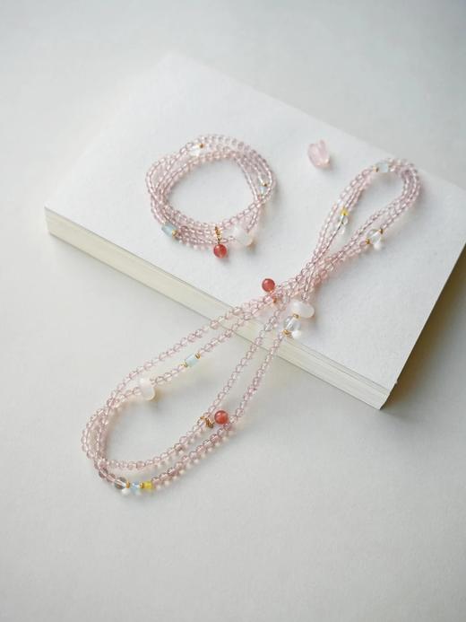青岛饰品厂~【天然草莓晶多宝两戴项链手串】满满治愈感的温柔粉色~天然高透草莓晶＋白水晶＋海蓝宝＋翡翠＋蜜蜡＋南红+18K古法金 商品图4