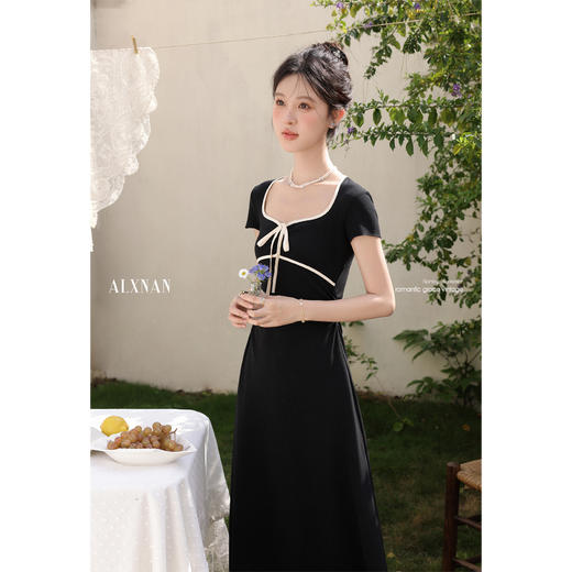 鹿向南「纸片人」复古优雅黑色方领系带中长款裙子2025夏连衣裙
 商品图4