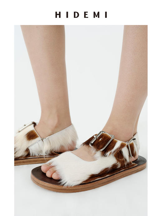 HIDEMI 进口牛毛动物纹系列金属扣大脚板中厚底设计感怪诞凉鞋 商品图7