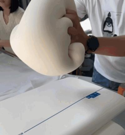 某朵同厂高品79起深睡眠枕头天花板定制款R90记忆枕礼盒某朵源头工厂出品️母婴A类级别慢回弹根据睡姿调整形状更能贴合颈部和肩膀基地直邮 商品图4