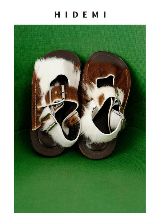 HIDEMI 进口牛毛动物纹系列金属扣大脚板中厚底设计感怪诞凉鞋 商品图3