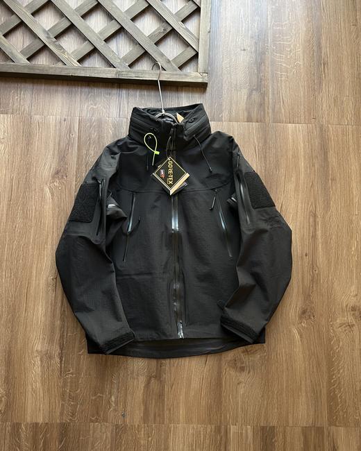 点此购买 始祖鸟春秋季男女款军鸟防风防水硬壳冲锋衣外套 xj 312388 商品图2