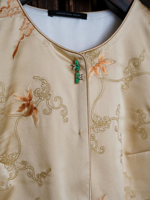 盛唐牡丹| 松花黄缠枝福蝶真丝马甲 商品图2