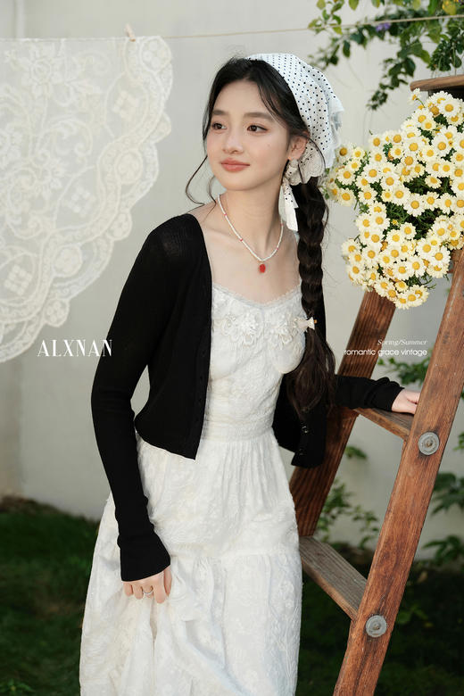 鹿向南「蕾丝恋曲」气质浪漫方口领吊带2025夏季连衣裙开衫两件套
 商品图5