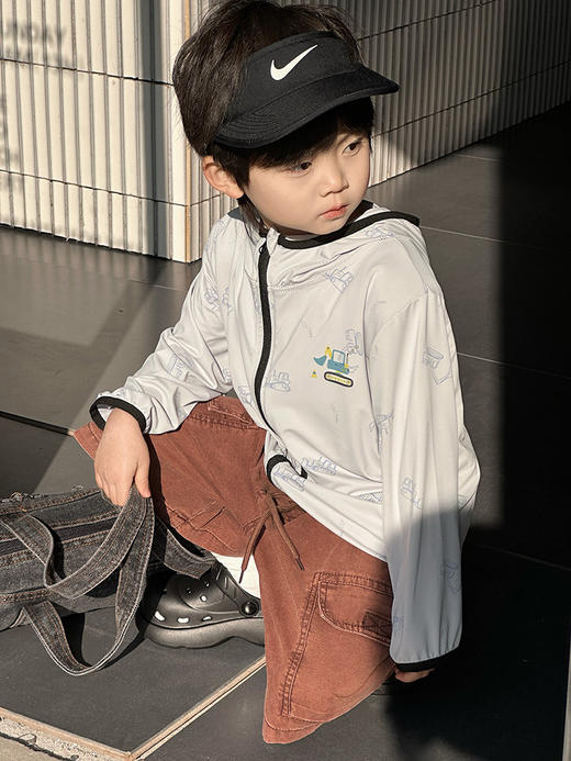 🏆今天就给妈妈们推荐1件防晒装备！🆙【儿童冰爽凉感卡通趣味变光防晒服5062】 🔥防晒、凉感、超薄透气又好看，✨优秀的儿童防晒衣原来是这样的！ 商品图4