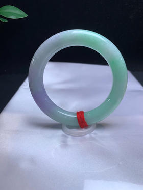 612484，55.6 春彩圆条 ，一大截甜绿色，一截带紫底色， 清新秀气