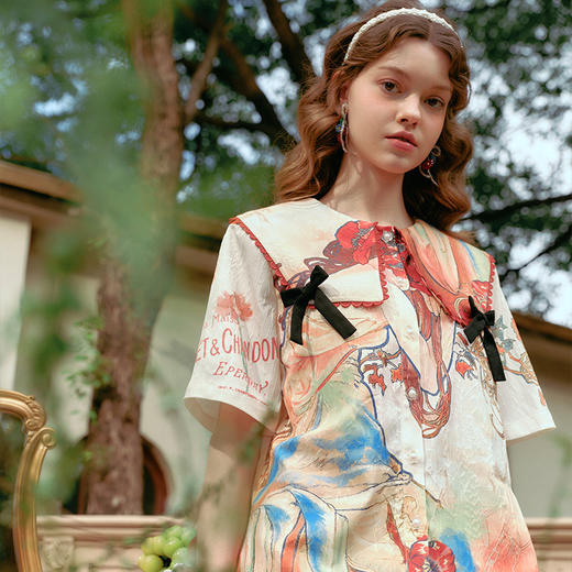 两三事 蜜夏神谕 2025春季新款文艺风蝴蝶结大翻领印花衬衫女宽松 商品图3