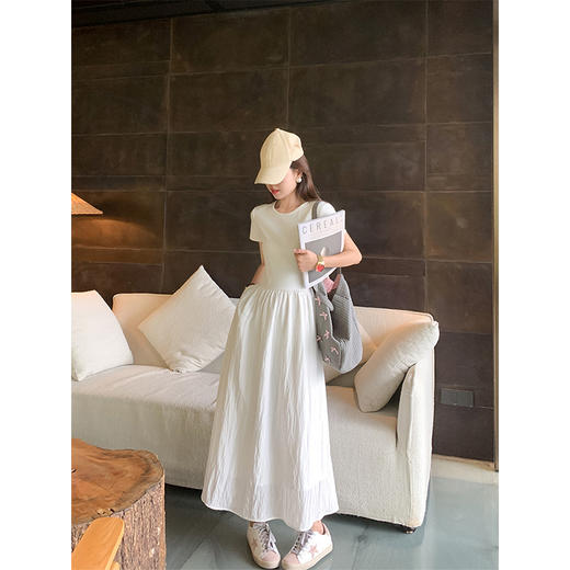 <曾小咸推荐>韩系气质显瘦圆领短袖连衣裙 商品图0