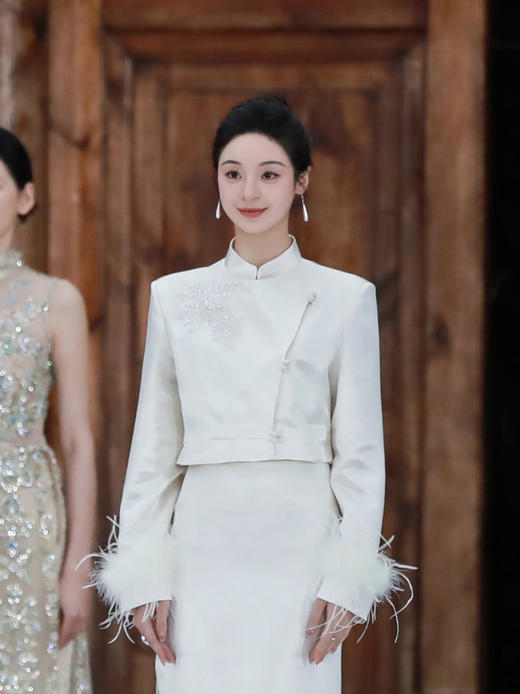 盛唐牡丹| 珍珠白法绣丝毛外套 商品图0