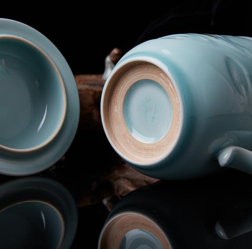 省大师李茂林青瓷作品 签字款彩鲤大杯 商品图3