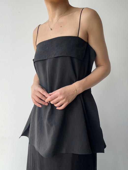 DONSEE10｜DS10SS2502-B 黑色垂褶质感吊带上衣 商品图5