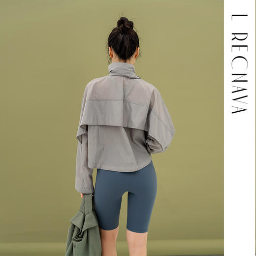 L RECNAVA 宽松轻薄连帽凉感短款外套 尼龙起皱面料 轻量级防水速干 立领帽子可收纳 袖口按扣可调节 商品图3