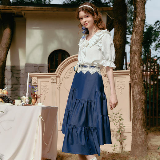 两三事 夏夜晚风 2025春季新款不规则荷叶边裙摆花朵腰带半身裙 商品图2