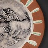 【已售】独角鹿西洋古董 1959年代西班牙艺术巨匠与法国Madoura工坊合作出品限量装饰陶盘「Scène de tauromachie (A.R.410) 斗牛场景 410」 商品缩略图1