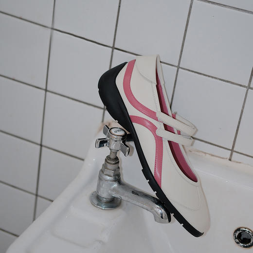 BIUCILI原创设计 反绒运动风玛丽珍浅口魔术贴休闲单鞋 商品图4