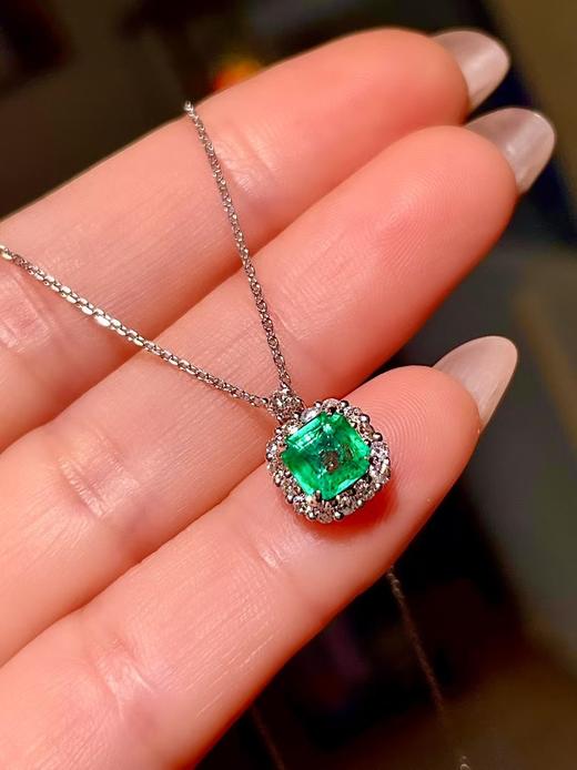 0.85ct刻面祖母绿项链 商品图1