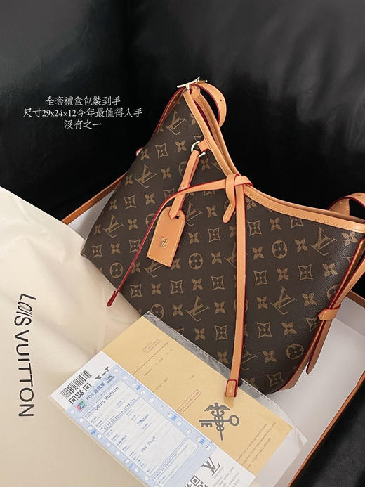 【驴家Carryall托特包】必须列入最爱包名单飞越背越香 随意感真的无敌，容量日常物品都装的下， 质感舒适 手感细腻，五金logo 肩带 特别是背出去逛街没有撞包那感觉是忒爽! 商品图0