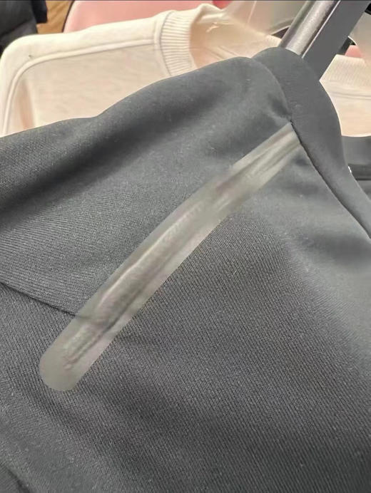 原单正品迪桑特 针织 运动圆领长袖
吊牌三标齐全
哑光黑 
尺码：M L XL XXL XXXL 商品图4