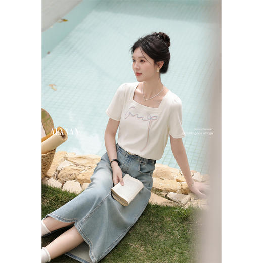 鹿向南「虹趣浅夏」杏色方领T恤2025夏季新款时尚短袖上衣女L53706 商品图3