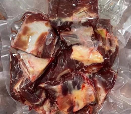 只吃草的小黄牛肉 带有淡淡的奶香味，山林放养，肉质紧实、细腻 商品图3