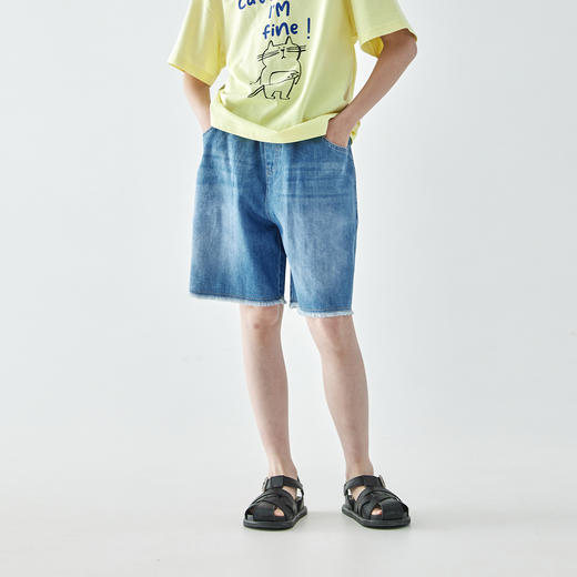 棵初2025年夏季新款童装休闲直筒裤中大童经典磨白毛须边牛仔短裤 商品图2