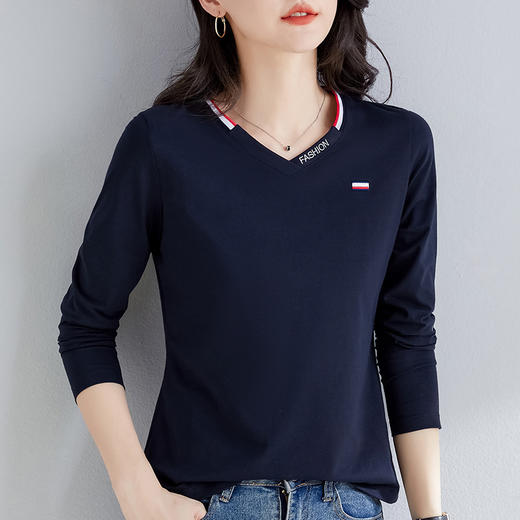 雀说白色V领内搭打底衫修身显瘦T恤女新款外穿长袖薄款上衣ALS82230107 商品图3