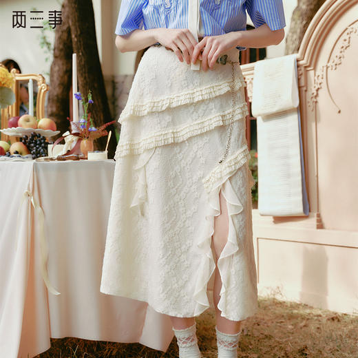 两三事 光夜潮汐 2025春季新款复古多层荷叶边拼接蕾丝开叉半身裙 商品图0